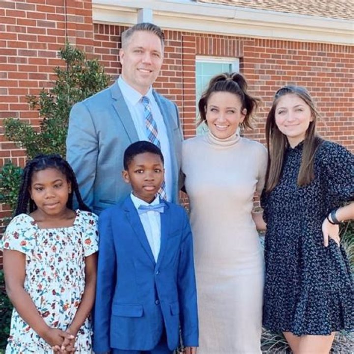 Are paisley and daxton biological siblings?