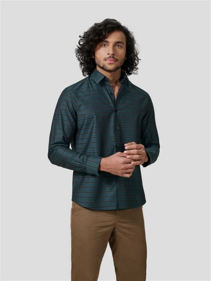 Are untucked shirts business casual?