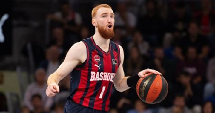 Can nico mannion speaking italian?