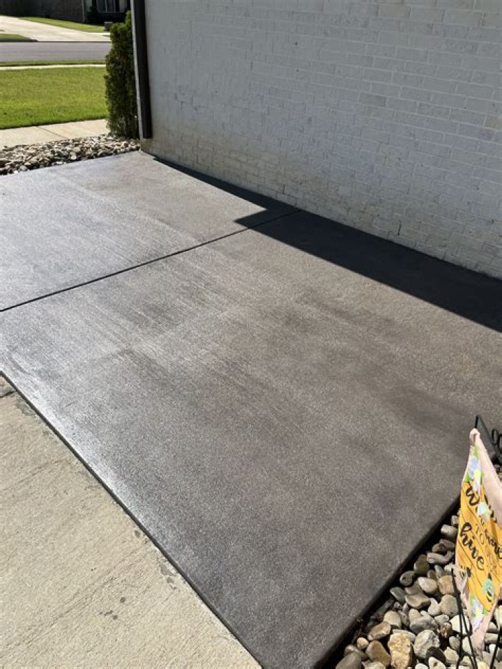 Can you stain broomed concrete?