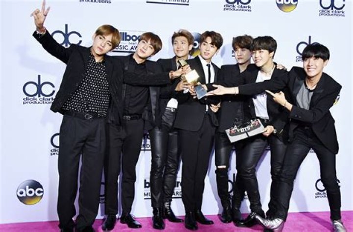 Did bts perform at the billboard music awards?