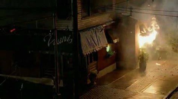 Did tony soprano burn down vesuvio?