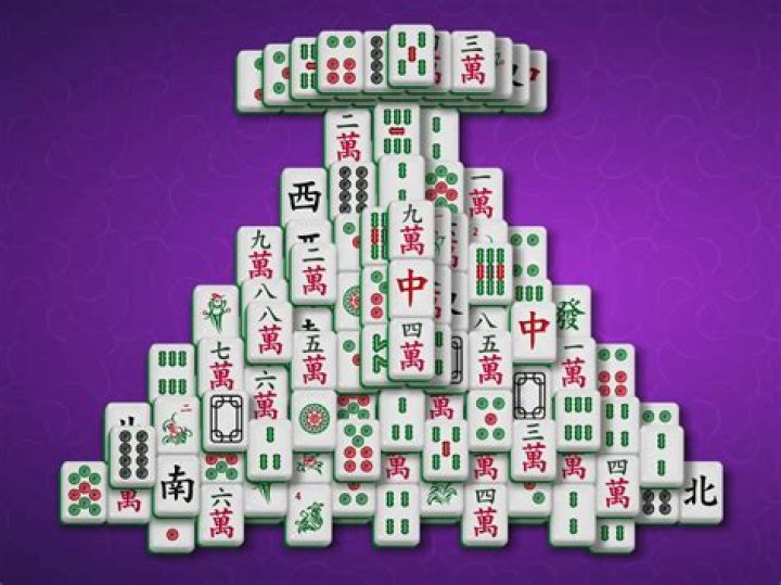 Do you play mahjong clockwise?