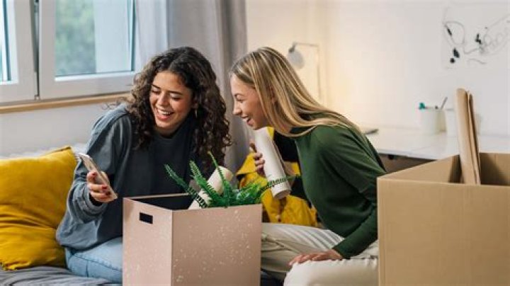 Does being an ra pay for room and board?