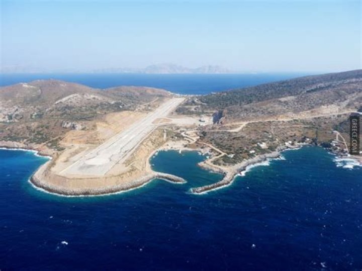 Does ikaria have an airport?