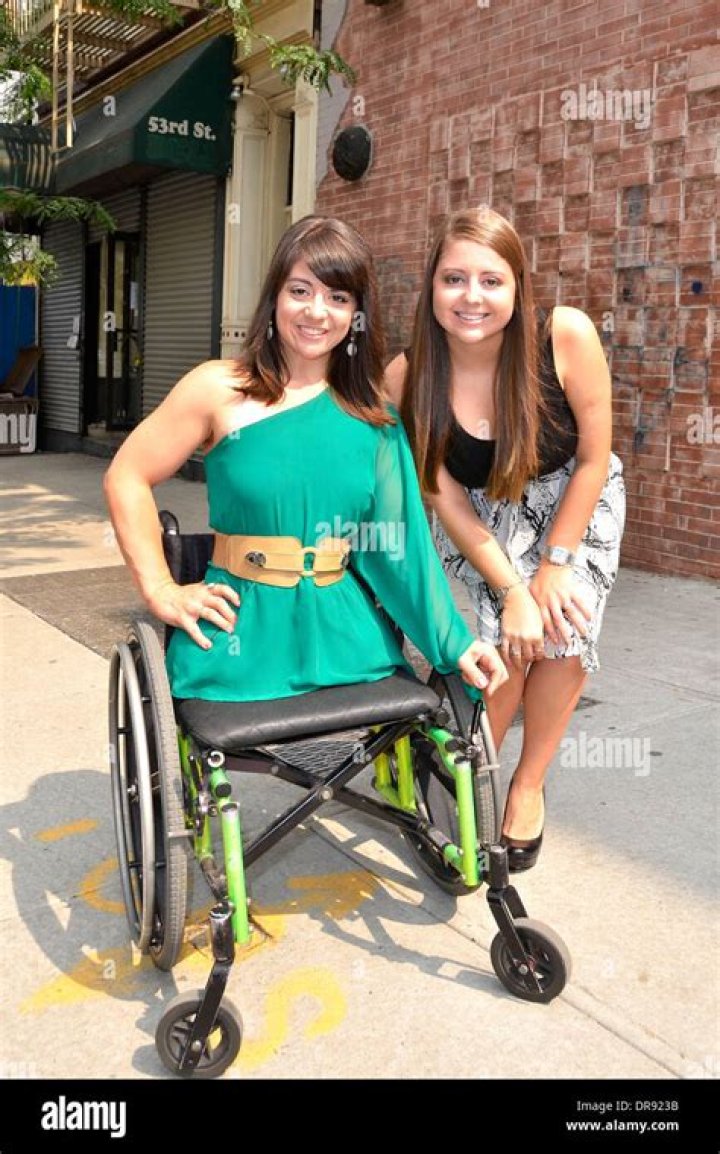 Does jen bricker have a sister?