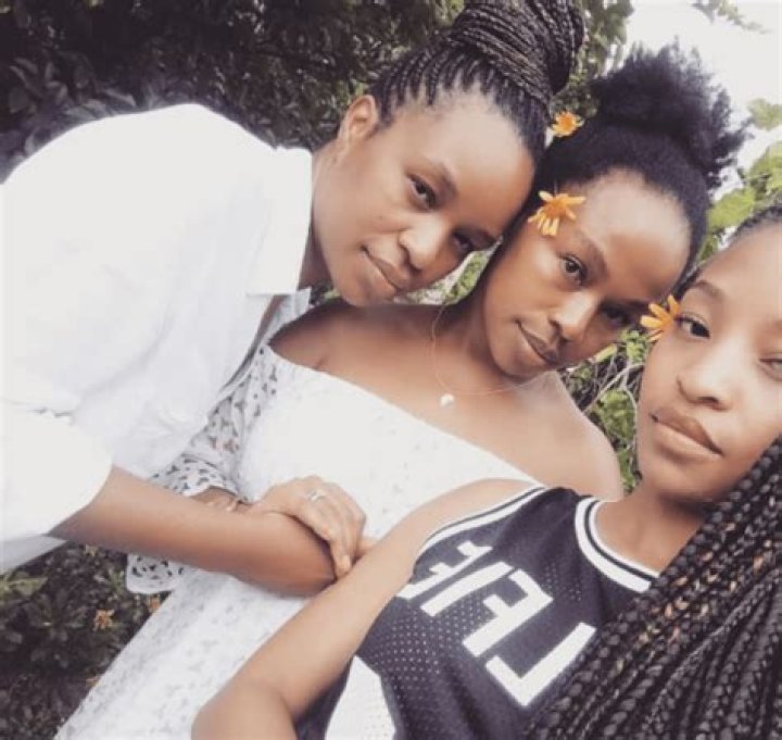 Does lindiwe from the river have a twin?