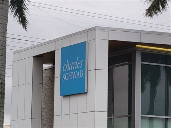 Does schwab offer cdars?