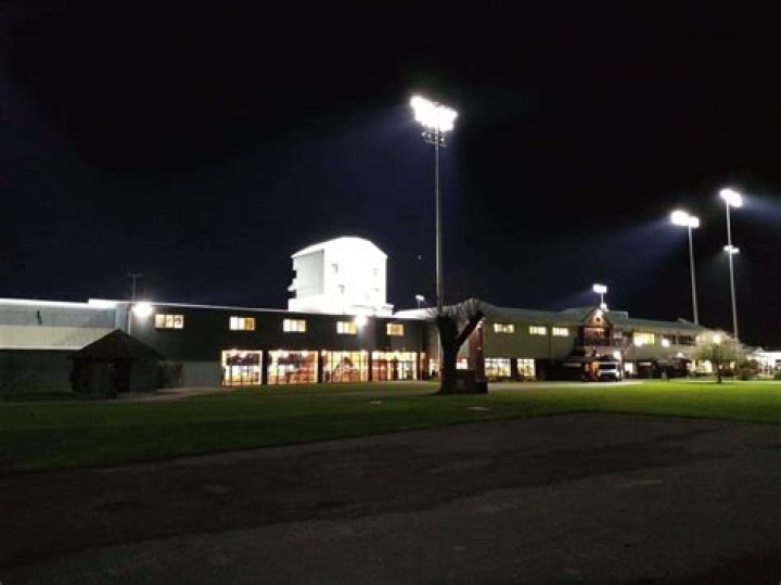 Does southwell racecourse have floodlights?