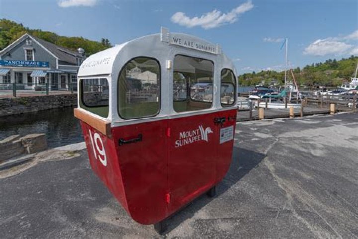Does sunapee have a gondola?
