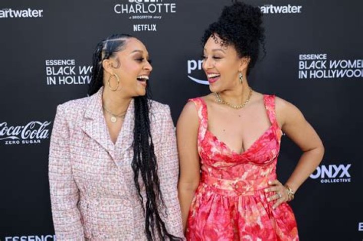 Does tia and tamera have a brother?