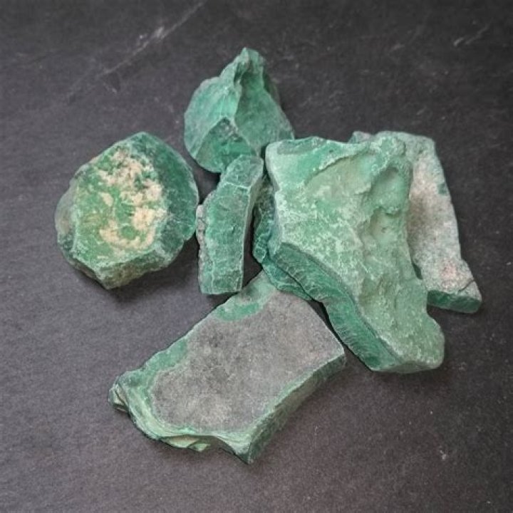 How does malachite form?