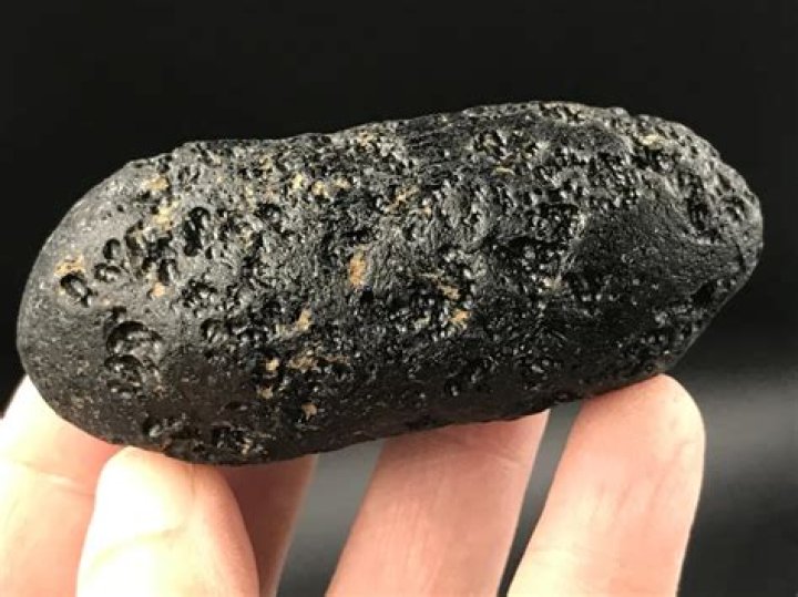 How does tektites form?