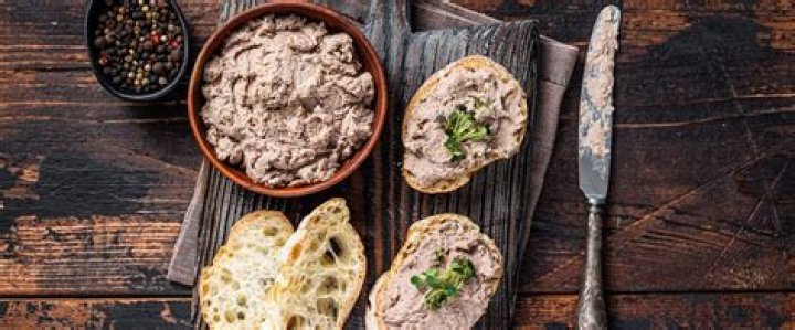 How is rillettes pronounce in french?