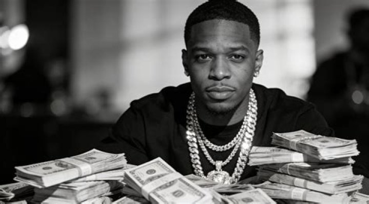 How rappers make money?