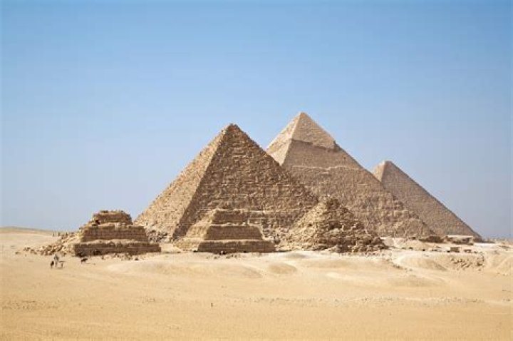 In which country are the pyramids of giza?