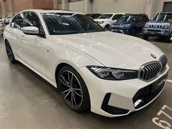 Is the bmw 320d chain driven?