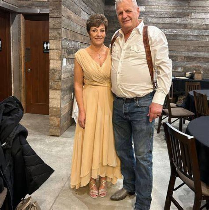 Is vicki gunderson married?