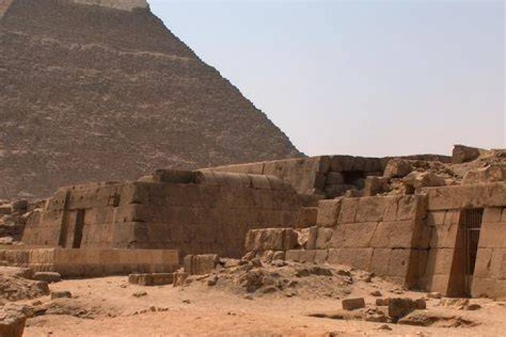 What is a mastabas in ancient egypt?