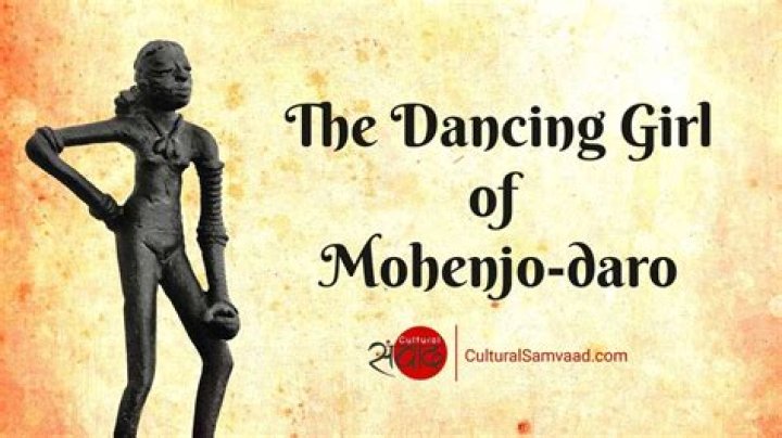 What is the dress of the dancing girl?