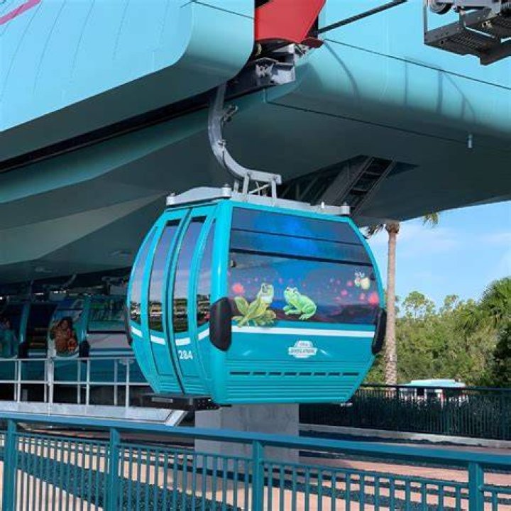 When do gondolas open at disney?