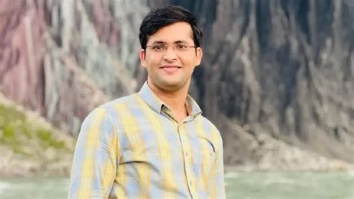 Where ansar shaikh posted?