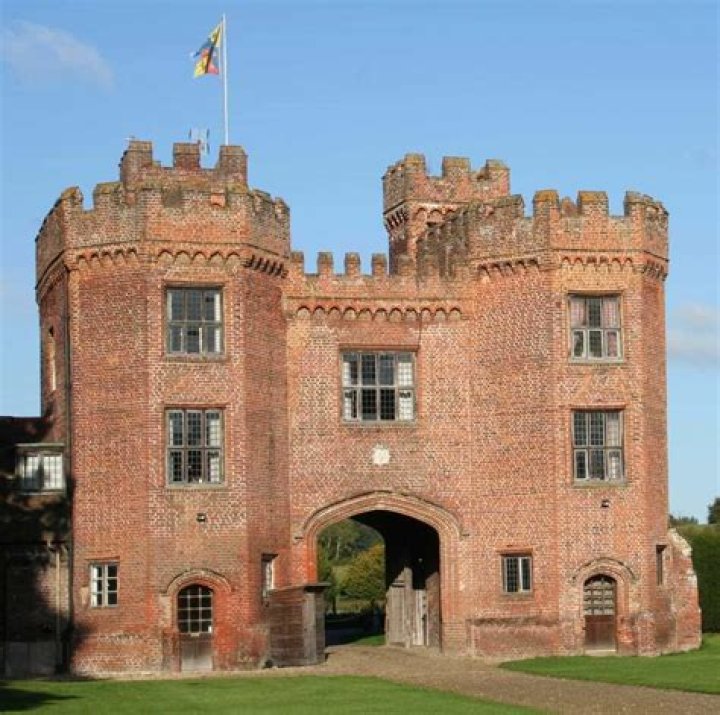 Where is lullingstone castle?