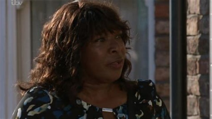 Why is lorna laidlaw not in corrie?